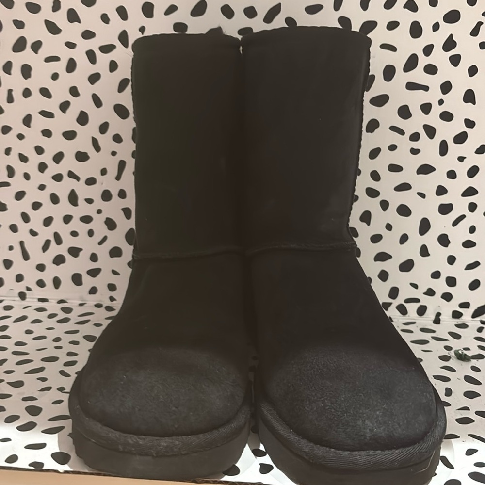 Black Ugg boots